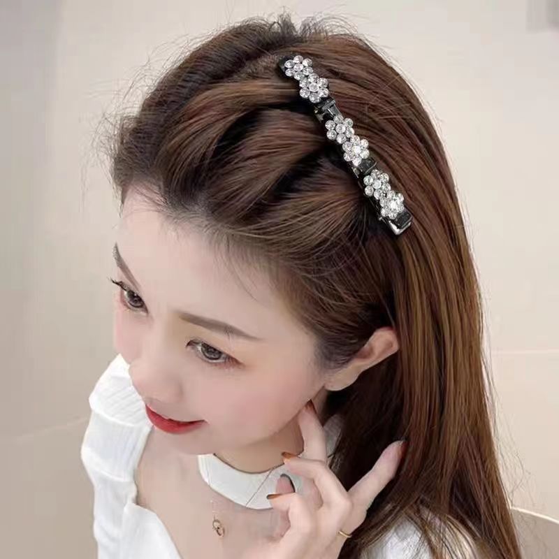 【A1010】A hair clip with messy hair